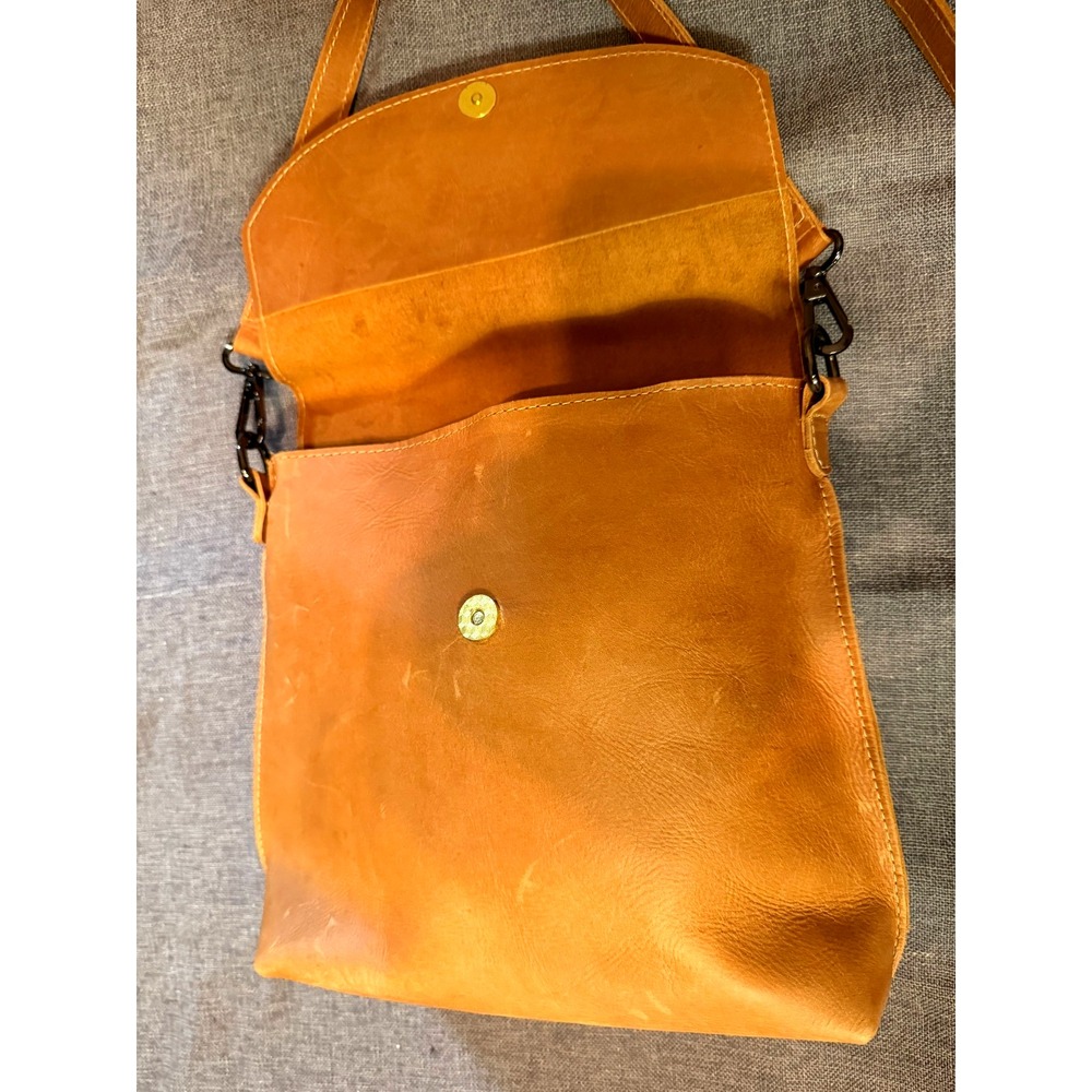 Leather shoulder bag with adjudtable strap - Picture 9 of 11